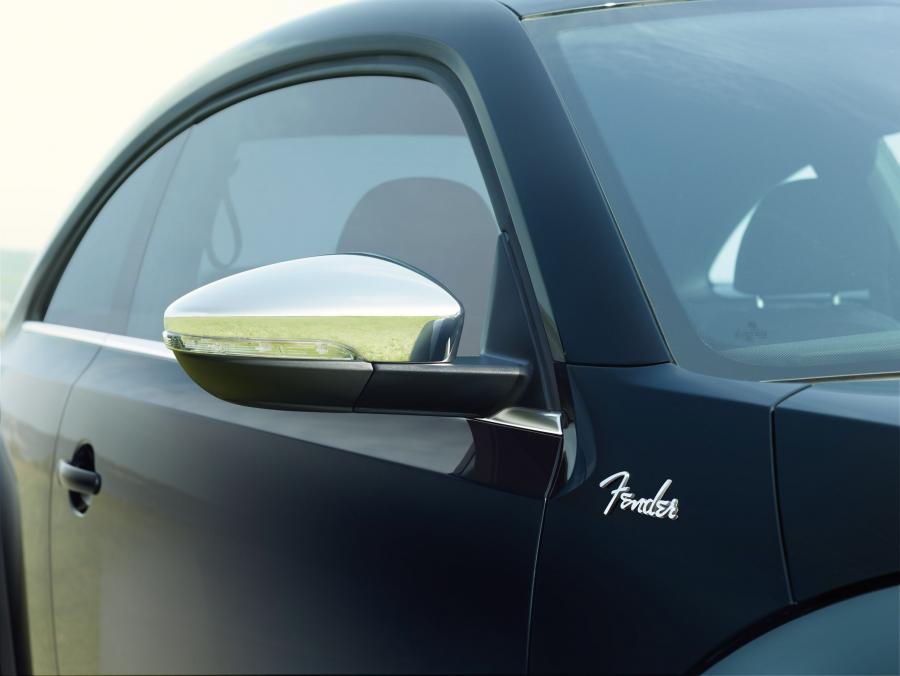  Volkswagen Beetle Fender Edition 2012 года  (фото 5 из 15)